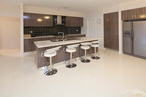 Property photo of 10 Dugan Court Pakenham VIC 3810