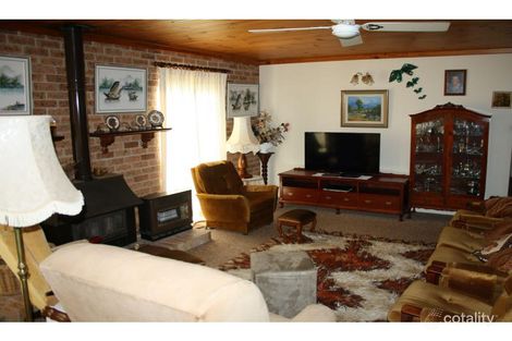 Property photo of 2 Ronella Drive Yarravel NSW 2440