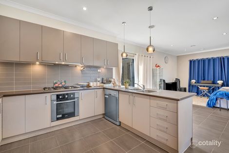 Property photo of 11 Leveque Loop Craigieburn VIC 3064
