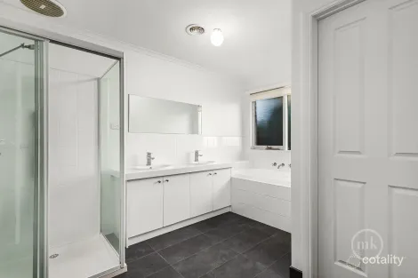 Property photo of 9 Liat Way Greensborough VIC 3088