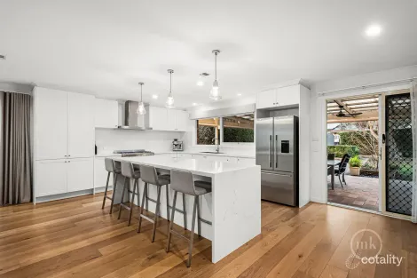 Property photo of 9 Liat Way Greensborough VIC 3088