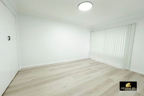 Property photo of 16 Caulfield Crescent St Johns Park NSW 2176