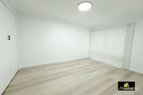 Property photo of 16 Caulfield Crescent St Johns Park NSW 2176