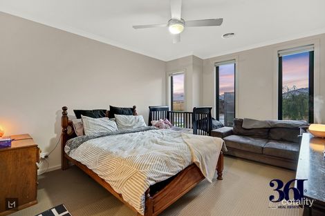 Property photo of 35 Leyana Crescent Brookfield VIC 3338