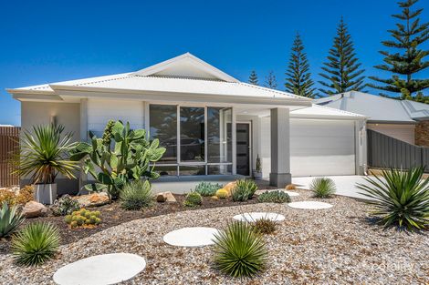 4 Buckingham Dr, Wannanup, WA 6210
