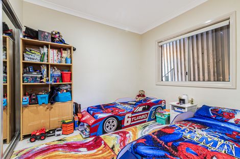 Property photo of 40 Broadleaf Crescent Beaumont Hills NSW 2155