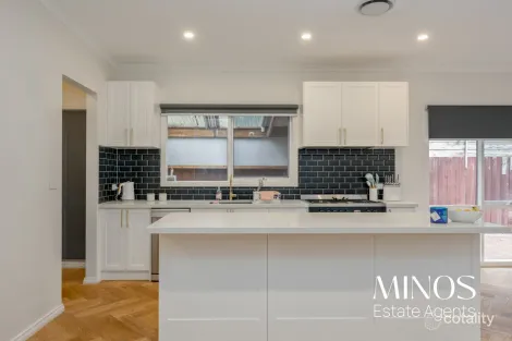 Property photo of 5 Finucane Place Fawkner VIC 3060