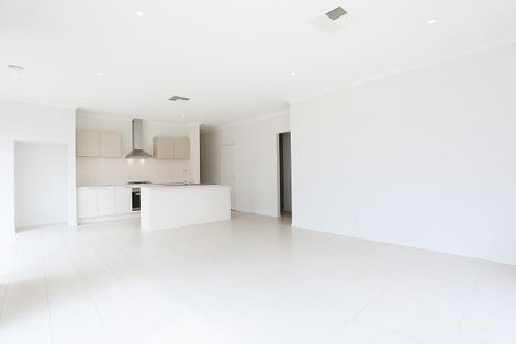 Property photo of 8 Oradala Rise Werribee VIC 3030
