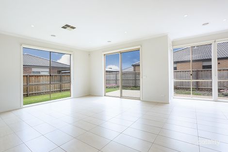Property photo of 8 Oradala Rise Werribee VIC 3030