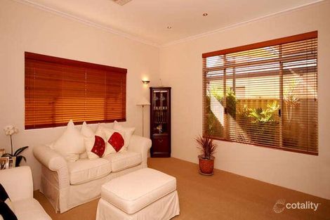 Property photo of 33 Hinkler Loop Maylands WA 6051