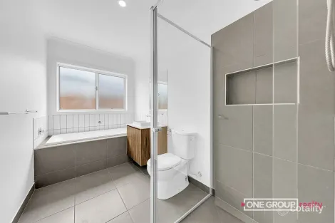 Property photo of 32 Countess Circuit Wollert VIC 3750