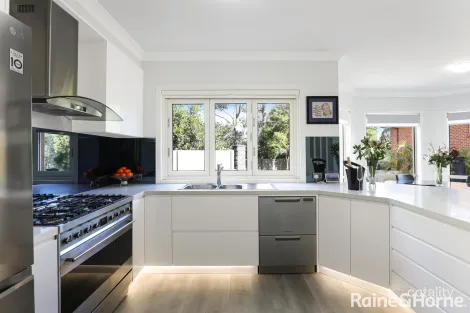 Property photo of 27 Eucumbene Avenue Flinders NSW 2529