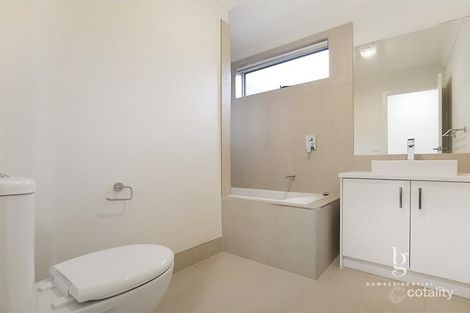 Property photo of 10 Flourish Walk Doreen VIC 3754