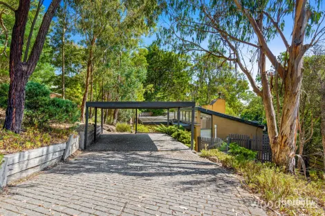Property photo of 10 Jelbart Court Eltham VIC 3095