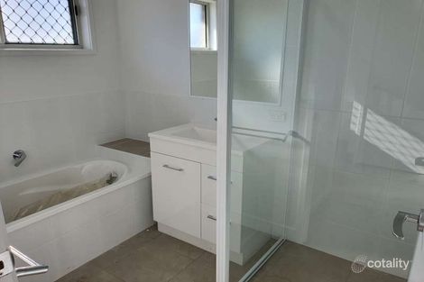 2 Sailaway Cct, Eli Waters, QLD 4655