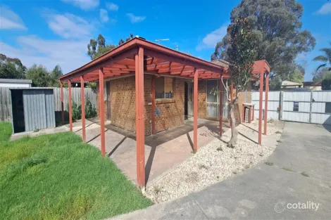 4 Ashton Pl, Pakenham, VIC 3810