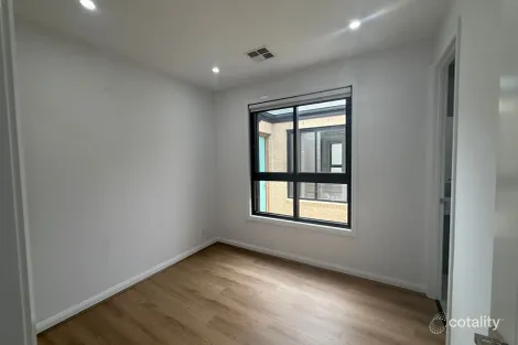 Property photo of 36 Stacey Parade Mount Cottrell VIC 3024