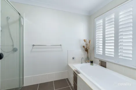 Property photo of 37 Riverside Terrace Windaroo QLD 4207