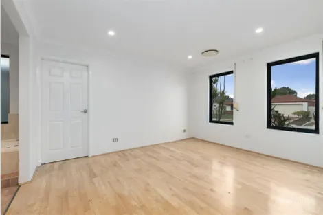 Property photo of 7 Normanby Bend Success WA 6164
