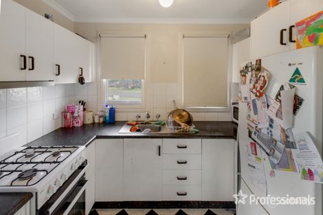 Property photo of 34 Chifley Crescent Kooringal NSW 2650