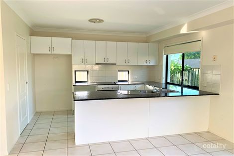 1/6 Crosby Ave, Pacific Pines, QLD 4211