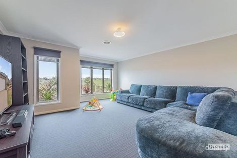 Property photo of 87 Jackson Drive Drouin VIC 3818