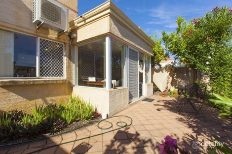 2/69 Calais Rd, Scarborough, WA 6019