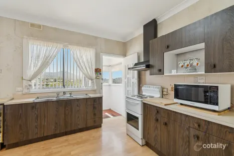 Property photo of 74 Blackman Parade Unanderra NSW 2526