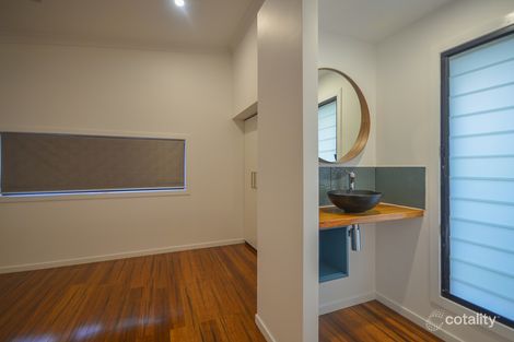 27 Villa Wood Rd, Russell Island, QLD 4184