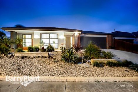27 Sussex Ave, Cranbourne North, VIC 3977