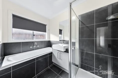 Property photo of 26 Greenleaf Circuit Tarneit VIC 3029