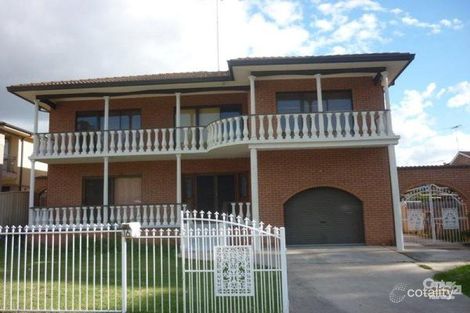 16 Serpentine St, Bossley Park, NSW 2176