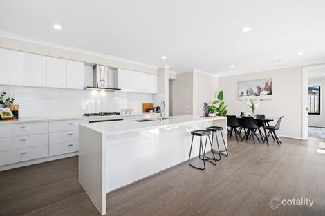 Property photo of 82 Farm Road Werribee VIC 3030