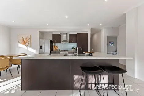 Property photo of 10 Stefan Drive Berwick VIC 3806
