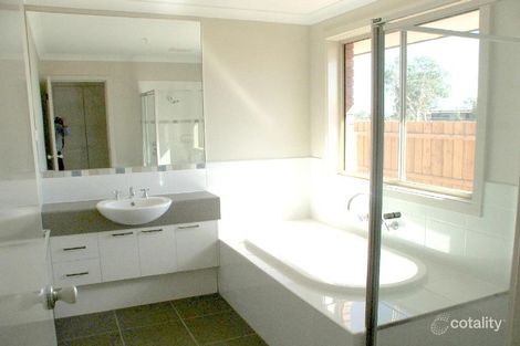 Property photo of 2 Beringarra Street South Morang VIC 3752