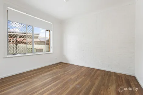 Property photo of 4/492 Breen Street Lavington NSW 2641
