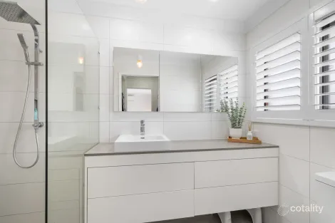 Property photo of 3 Swordfish Court Birkdale QLD 4159