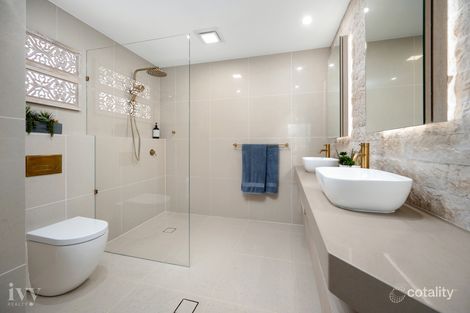 Property photo of 10 Quayside Drive Helensvale QLD 4212