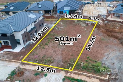 19 Hawking Cres, Plumpton, VIC 3335