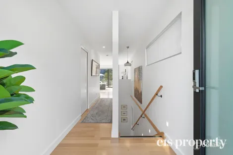 Property photo of 19/38 Waterworks Road Dynnyrne TAS 7005