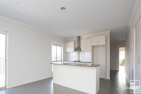 Property photo of 35 Kinglake Drive Manor Lakes VIC 3024