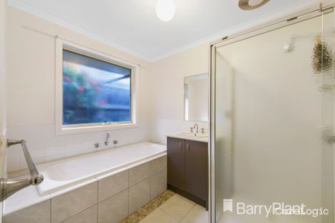 Property photo of 11 Rowena Court Derrimut VIC 3026