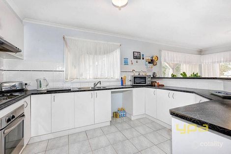 Property photo of 2 Avoca Place Taylors Hill VIC 3037