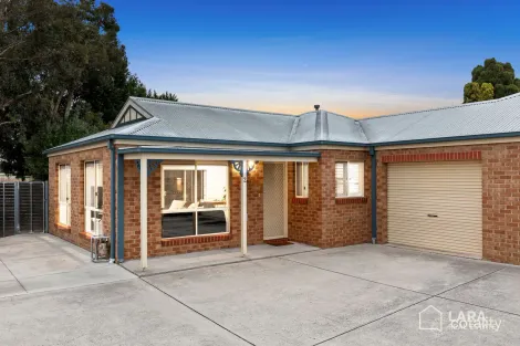 2/10 Wheat Ct, Lara, VIC 3212