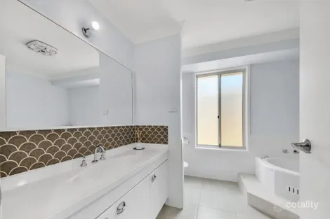 Property photo of 32 Highview Street Tumbi Umbi NSW 2261