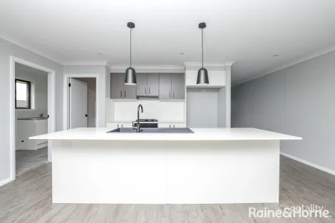 Property photo of 3 Emmett Drive Kelso NSW 2795