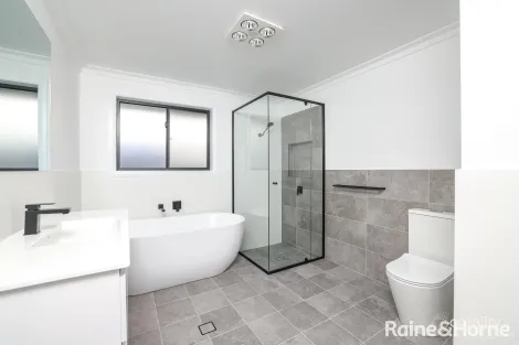 Property photo of 3 Emmett Drive Kelso NSW 2795