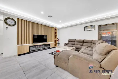 Property photo of 67 Diamond Parade Cobblebank VIC 3338