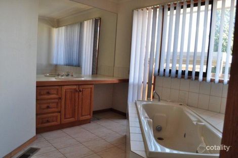 Property photo of 2 Heygate Court Mill Park VIC 3082