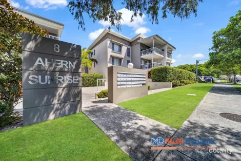 Property photo of 2/8-10 Ahern Street Labrador QLD 4215